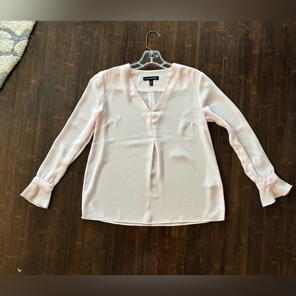 Banana Republic Soft Pink V-Neck Blouse, Size Petite XS - NWOT
